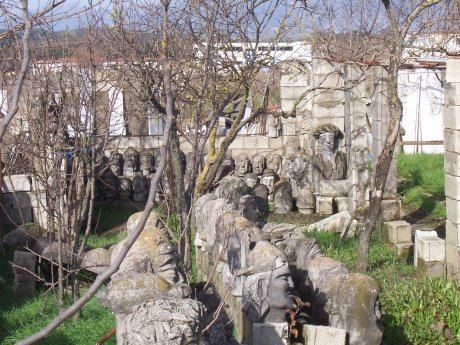 garden of the heads, Ioannina, Griechenland; Quelle: T.D.